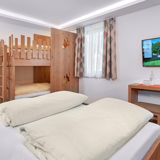 4-Bett-Zimmer im Hotel Alpenhof